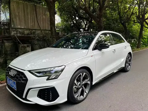 2022 Audi A3 Sportback 35 TFSI Luxury Sport