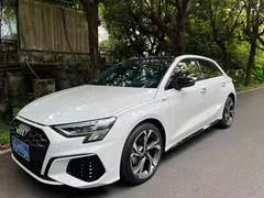 2022 Audi A3 Sportback 35 TFSI Luxury Sport, белый — фото 1