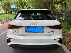 2022 Audi A3 Sportback 35 TFSI Luxury Sport, белый — фото 2
