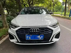 2022 Audi A3 Sportback 35 TFSI Luxury Sport, белый — фото 3