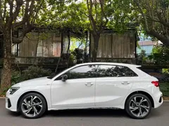 2022 Audi A3 Sportback 35 TFSI Luxury Sport, белый — фото 4
