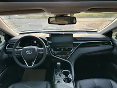 2021 Toyota Camry 2.5G Luxury, чёрный — фото 10