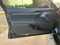 2021 Toyota Camry 2.5G Luxury, чёрный — фото 12