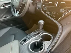 2021 Toyota Camry 2.5G Luxury, чёрный — фото 17