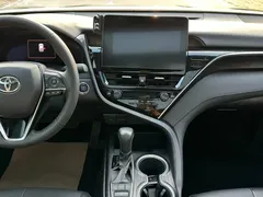 2021 Toyota Camry 2.5G Luxury, чёрный — фото 21