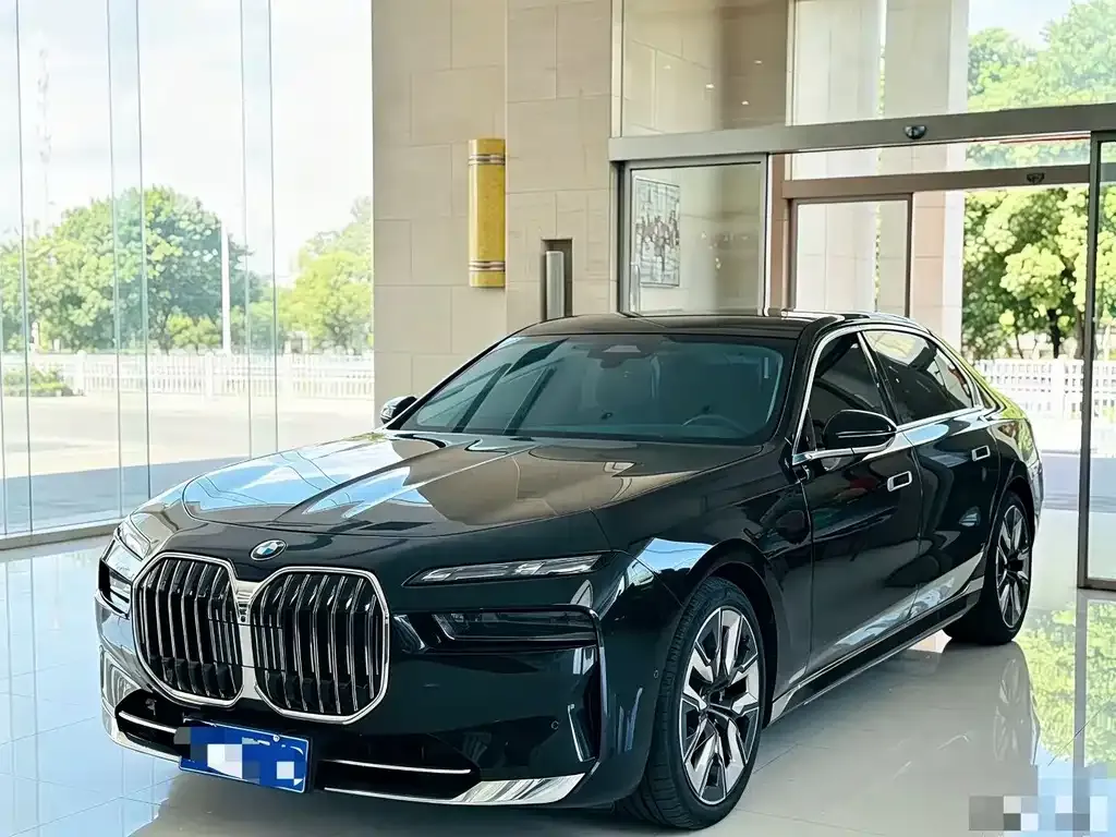2023 BMW 7 Series 740Li Leading Luxury Package