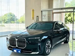 2023 BMW 7 Series 740Li Leading Luxury Package, чёрный — фото 1