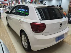 2021 Volkswagen Polo Plus 1.5L AT Colorful Tech, белый — фото 7