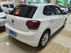 2021 Volkswagen Polo Plus 1.5L AT Colorful Tech, белый — фото 9