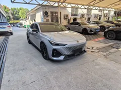 2022 Changan UNI-V 1.5T Premium — фото 3