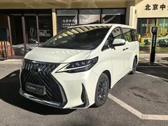 2020 Lexus LM 300h 7-seat, белый — фото 1