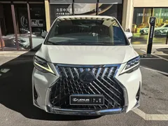 2020 Lexus LM 300h 7-seat, белый — фото 2