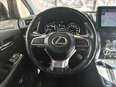 2020 Lexus LM 300h 7-seat, белый — фото 5