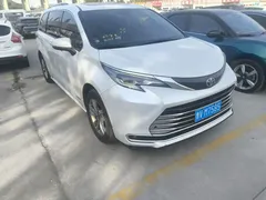 2023 Toyota Sienna 2.5L Hybrid Comfort, белый — фото 3