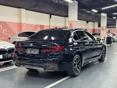 2022 BMW 5 Series 530Li Premium M Sport Package, чёрный — фото 11