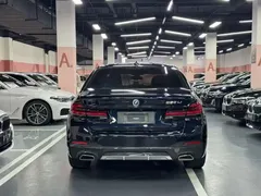 2022 BMW 5 Series 530Li Premium M Sport Package, чёрный — фото 13