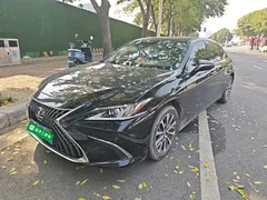 2023 Lexus ES 200 Excellence, чёрный — фото 2