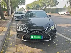2023 Lexus ES 200 Excellence, чёрный — фото 3