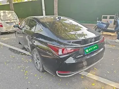 2023 Lexus ES 200 Excellence, чёрный — фото 5
