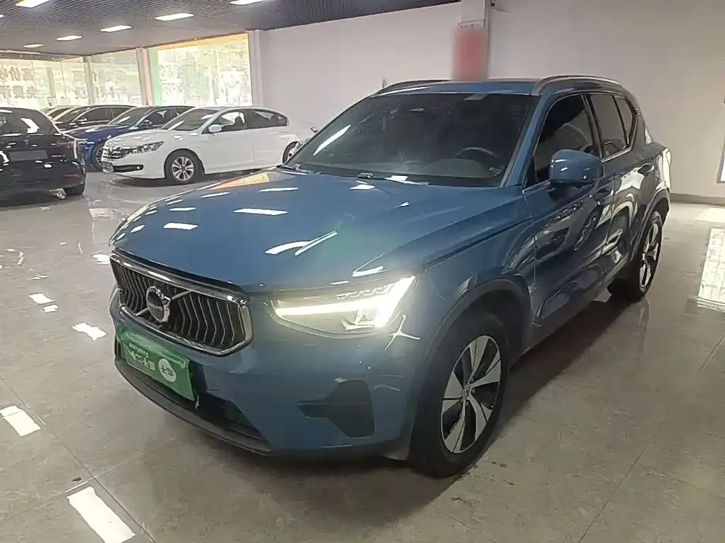 2023 Volvo XC40 Luxury