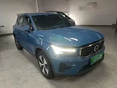 2023 Volvo XC40 Luxury, синий — фото 4