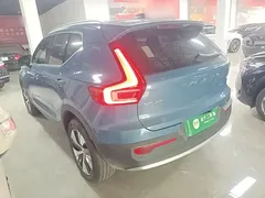2023 Volvo XC40 Luxury, синий — фото 5