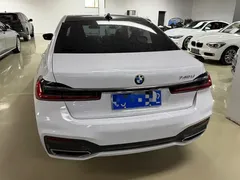 2021 BMW 7 Series 740Li Leading M Sport Package, чёрный — фото 9