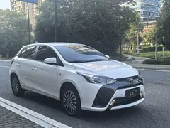 2021 Toyota Yaris L Zhixuan 1.5L CVT Leading, белый — фото 3