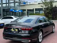 2023 Audi A8L 50 TFSI quattro Select, чёрный — фото 4