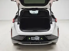 2023 Zeekr X 4WD YOU 4-seat, белый — фото 10