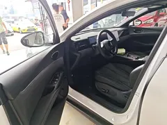 2024 BYD Seal 06 DM-i PHEV 120KM Premium, белый — фото 16