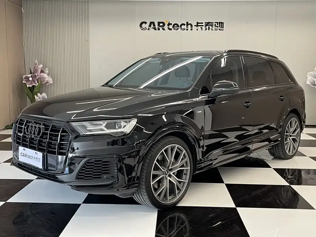 2022 Audi Q7 55 TFSI quattro S line Sport