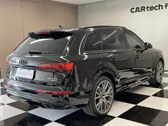 2022 Audi Q7 55 TFSI quattro S line Sport, чёрный — фото 5