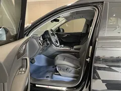 2022 Audi Q7 55 TFSI quattro S line Sport, чёрный — фото 17