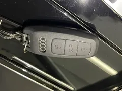 2022 Audi Q7 55 TFSI quattro S line Sport, чёрный — фото 29