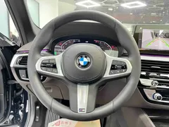 2022 BMW 5 Series 525Li M Sport Package, чёрный — фото 9