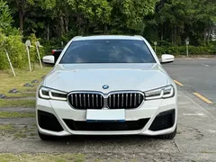 2021 BMW 5 Series 525Li M Sport Package, белый — фото 2