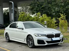 2021 BMW 5 Series 525Li M Sport Package, белый — фото 5