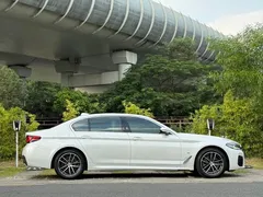 2021 BMW 5 Series 525Li M Sport Package, белый — фото 6