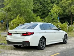 2021 BMW 5 Series 525Li M Sport Package, белый — фото 7