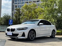 2022 BMW 1 Series 120i M Sport, белый — фото 1