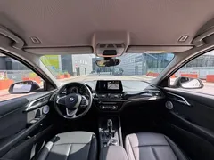 2022 BMW 1 Series 120i M Sport, белый — фото 20
