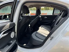 2022 BMW 1 Series 120i M Sport, белый — фото 23