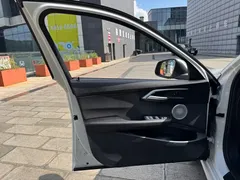 2022 BMW 1 Series 120i M Sport, белый — фото 25