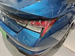 2022 Hyundai Elantra 1.5L CVT LUX Premium, синий — фото 8