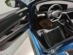 2022 Hyundai Elantra 1.5L CVT LUX Premium, синий — фото 16