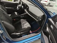 2022 Hyundai Elantra 1.5L CVT LUX Premium, синий — фото 25