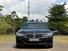 2022 BMW 5 Series 530Li Premium M Sport Package, чёрный — фото 2