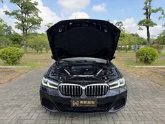 2022 BMW 5 Series 530Li Premium M Sport Package, чёрный — фото 18
