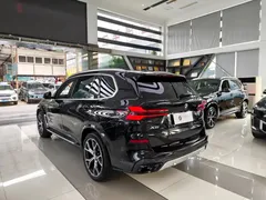 2023 BMW X5 30Li Premium M Sport Package, чёрный — фото 4
